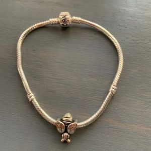 🎅🏻HOLIDAY SALE🎄Bee charm